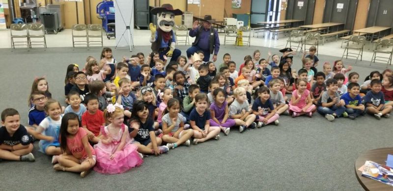 Photo of Sheriff guest reader with students